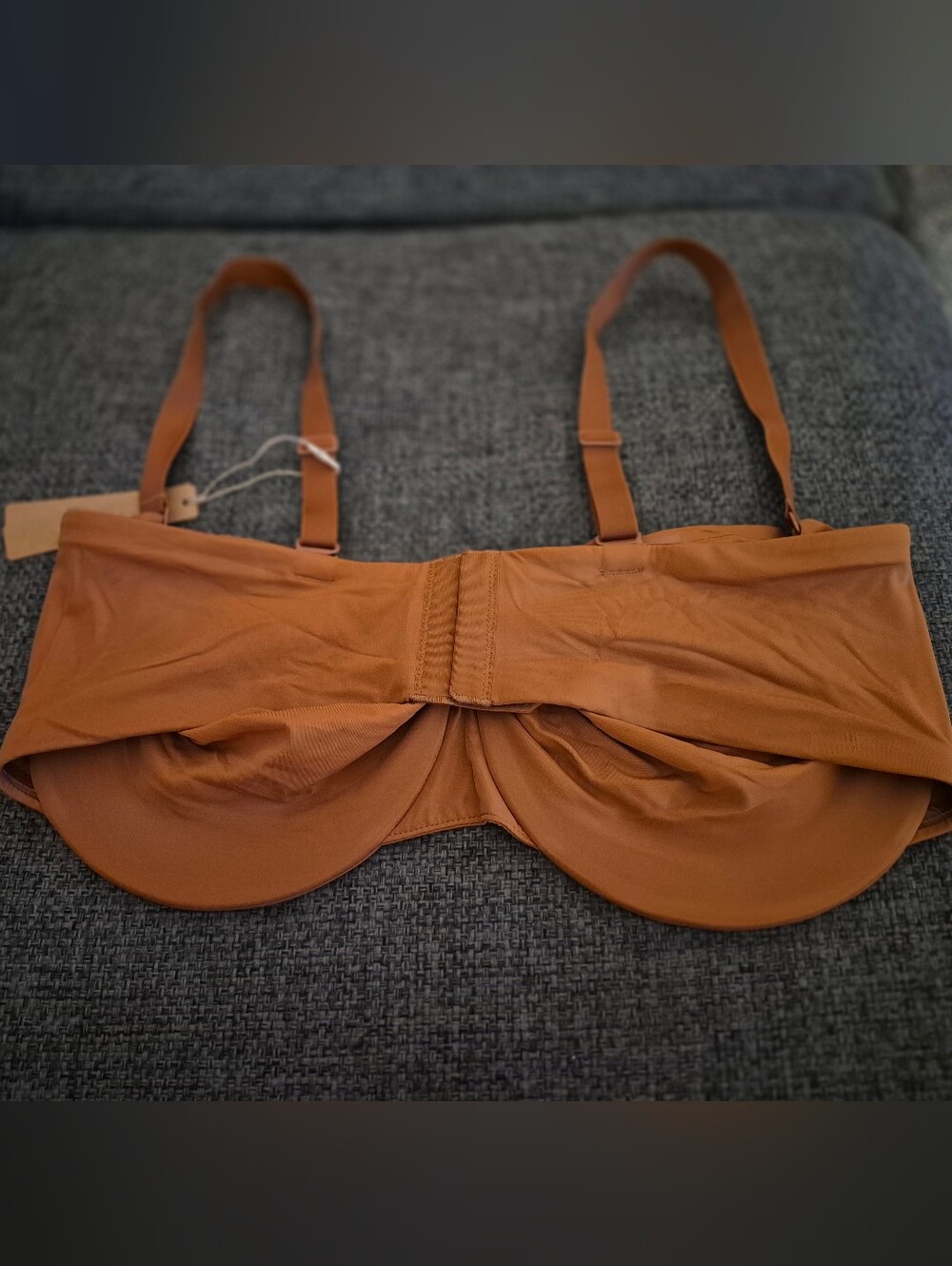 SKIMS Smoothing Intimates Unlined Strapless Bra In Bronze - Picture 4 of 5